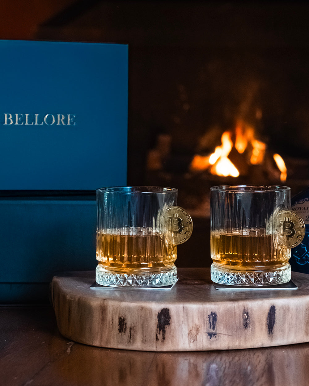 Bellore Set Cadou 2 Pahare Speciale de Whisky din Cristal de Lux cu Monedă Bitcoin, 355ml