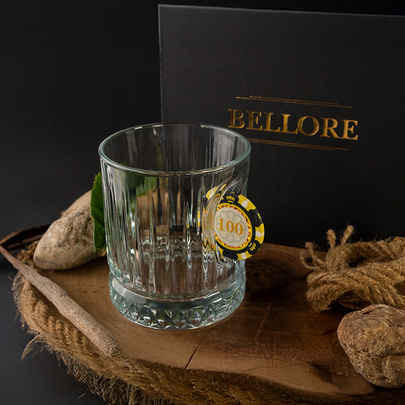 Pahar de whisky din cristal cu jeton de poker, 355 ml – fotografie de prezentare cu cutia cadou Bellore