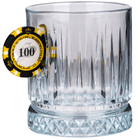 Pahar de whisky din cristal cu jeton de poker, 355 ml – vedere din unghi cu jetonul de poker
